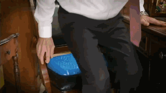 1626172008595060 日本超厲害黑科技【蜂窩凝膠坐墊】透氣舒適，緩震預防勞損，雞蛋都能保護